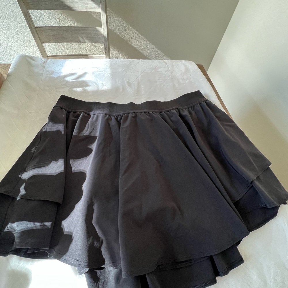 Lululemon black skirt